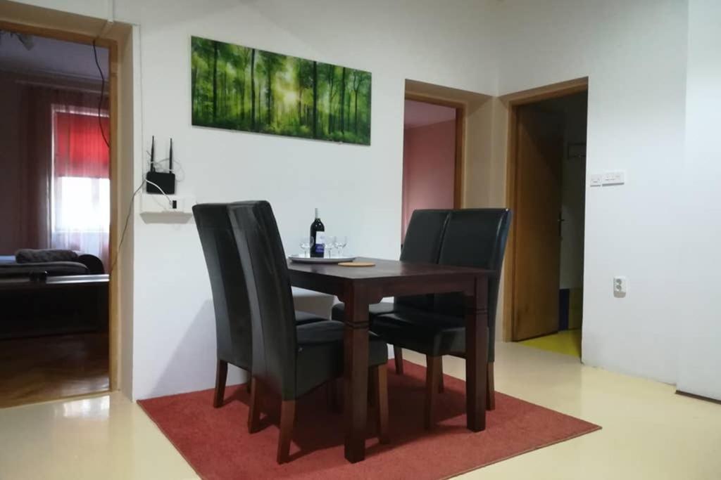 Karlovacka Zvijezda Apartment Luaran gambar